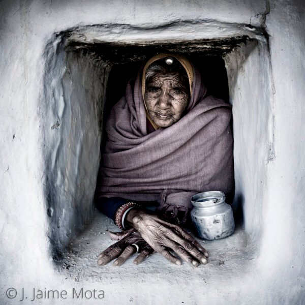 Abuela y Ventana